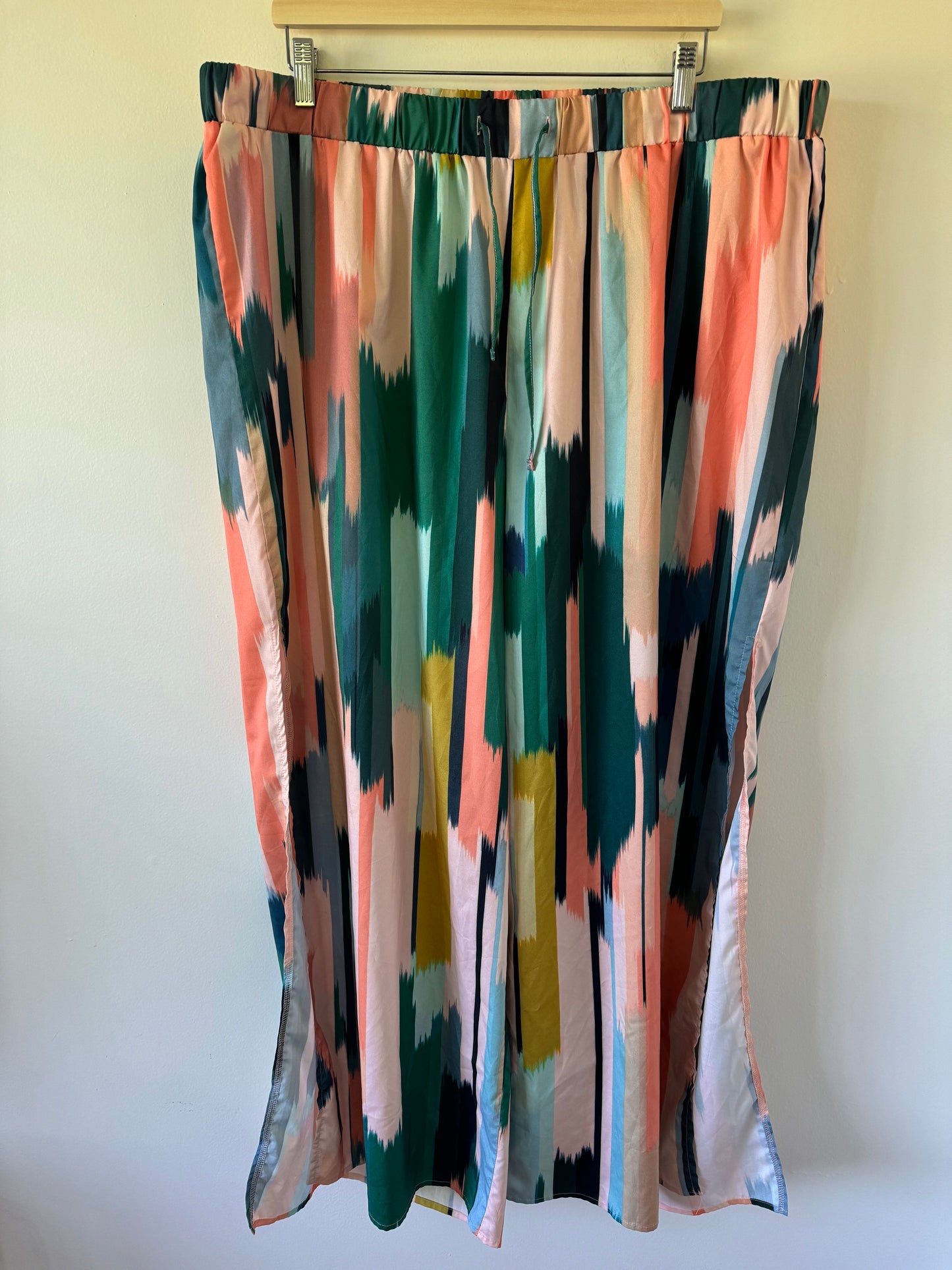 Split-Seam Flowy Brushstroke Pants (2X-4X)