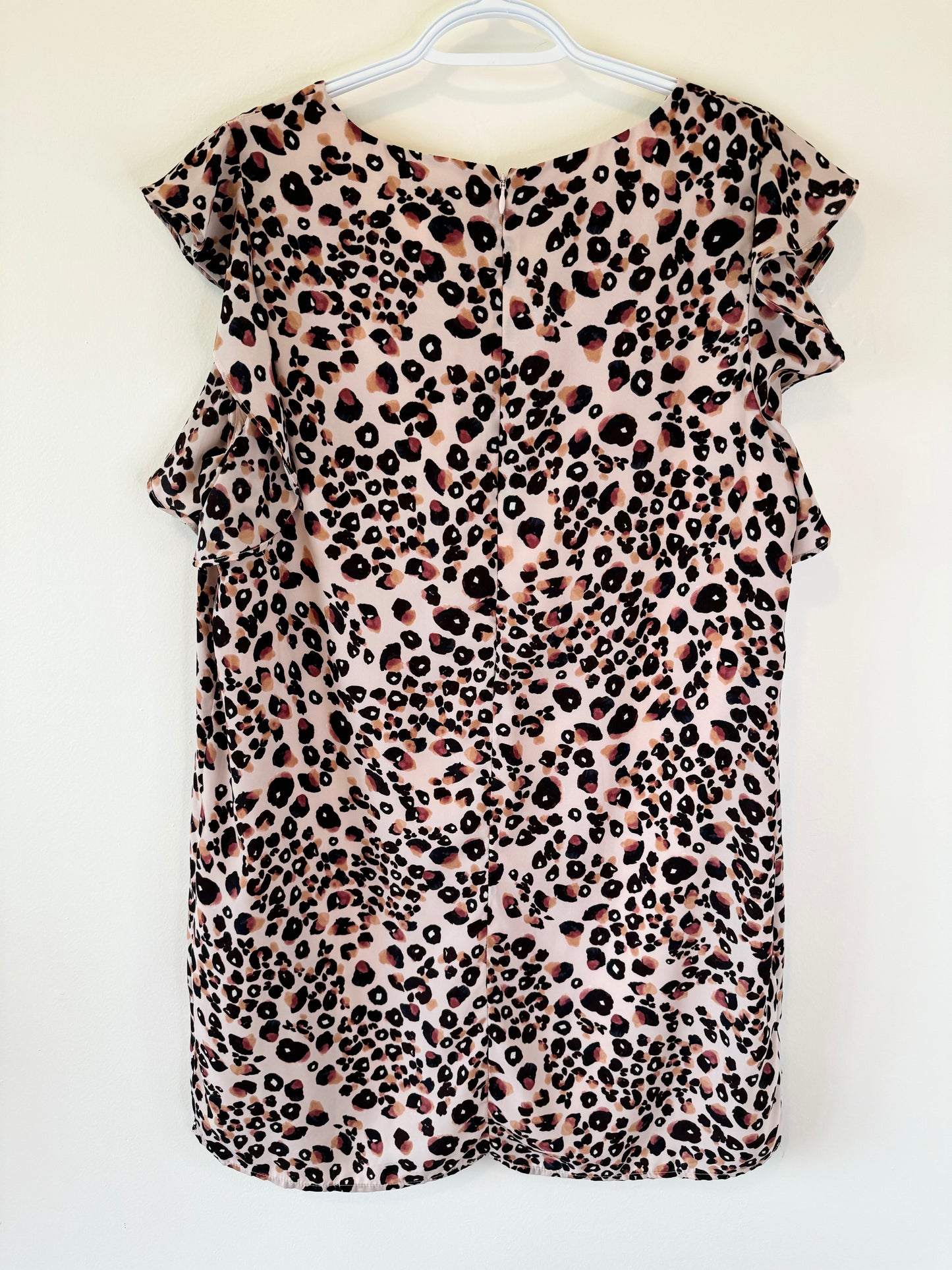 Cupcakes and Cashmere Rose Leopard Ruffle-Sleeve Shift Dress (L)